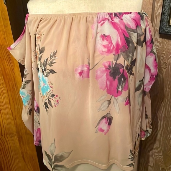 Tops - Off Shoulder Top